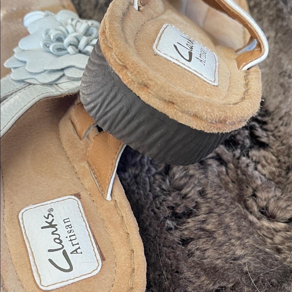 Clarks Women's White and Cream Floral Sandals - Picture 9 of 9